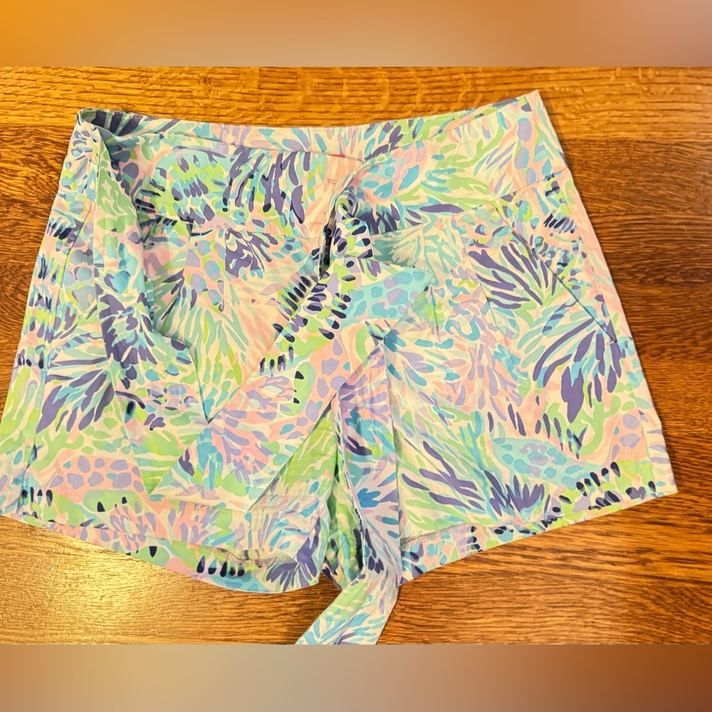 Lilly Pulitzer size 2 belted shorts